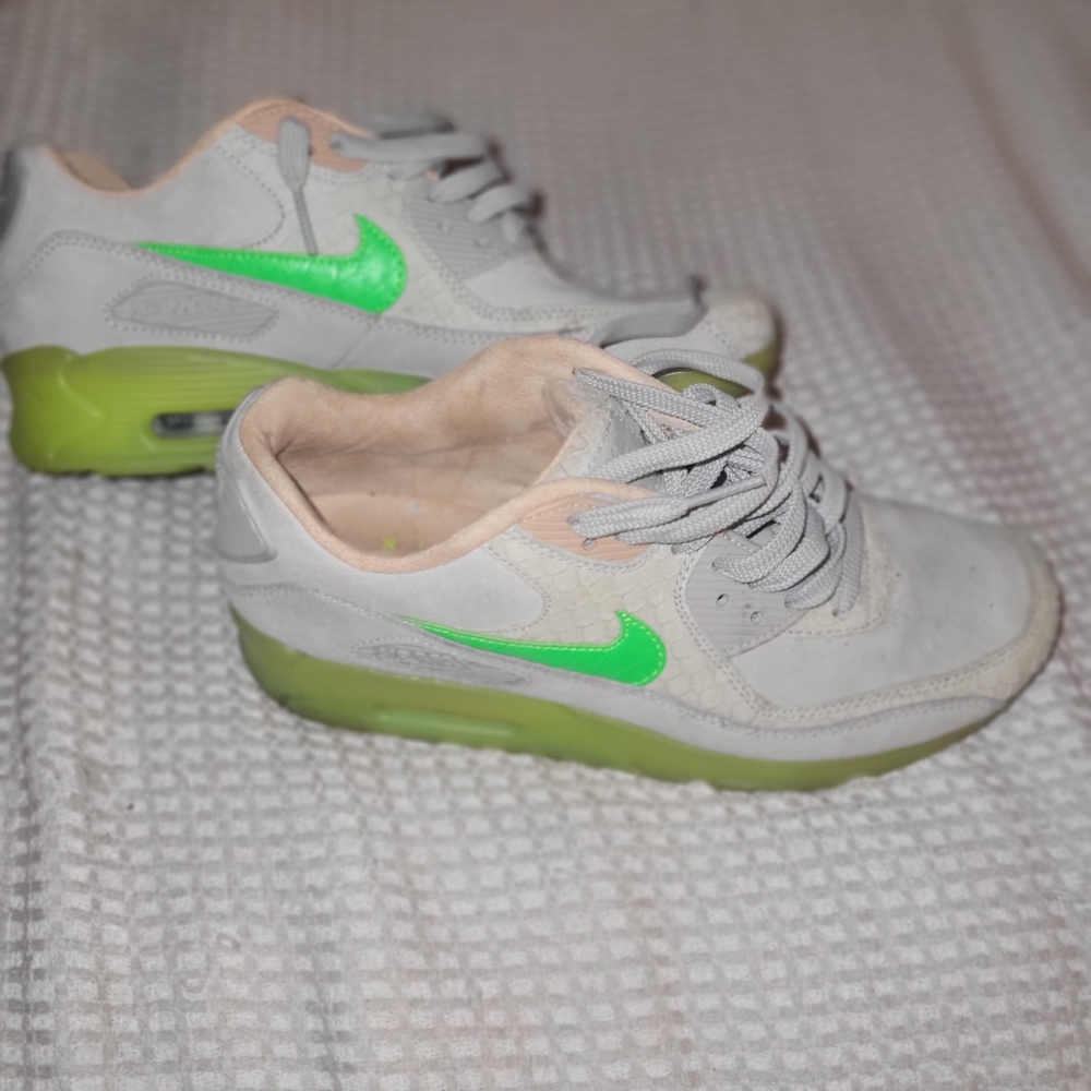 Nike Air Max Sneakers with Neon Green Accents - Picture 6 of 6
